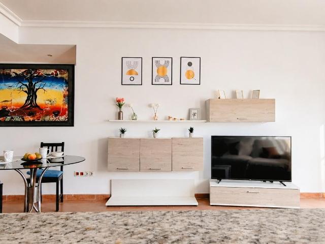 Tu paraíso en Hondón de los Frailes: Diseño impecable y una terraza privada
