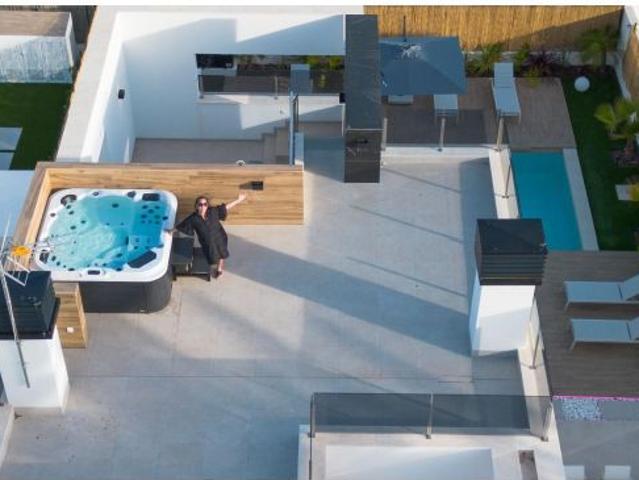 Vivienda de lujo con domótica y piscina privada en Torrevieja – Lista para entrar a vivir