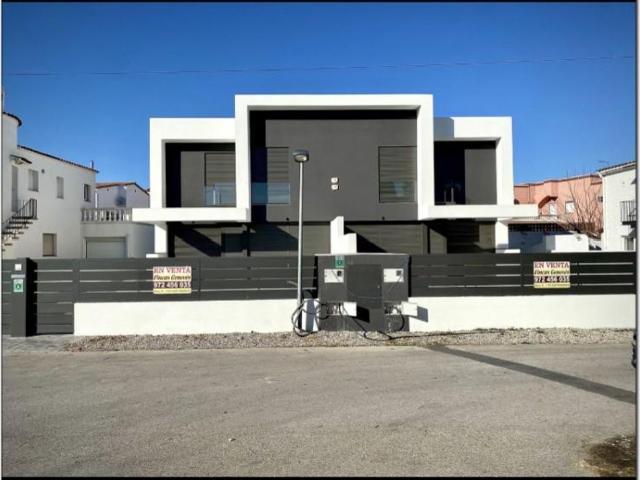 Vivienda exclusiva de 162 m2 en venta Empuriabrava, España