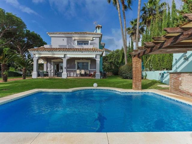 Vivienda de lujo de 190 m2 en venta Estepona, España