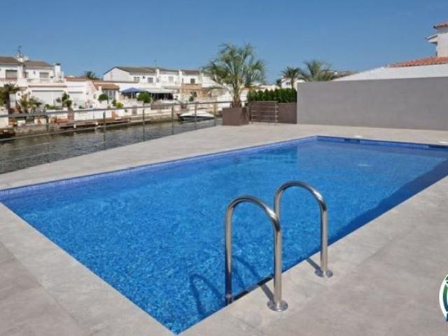 Vivienda de lujo de 210 m2 en venta Empuriabrava, España