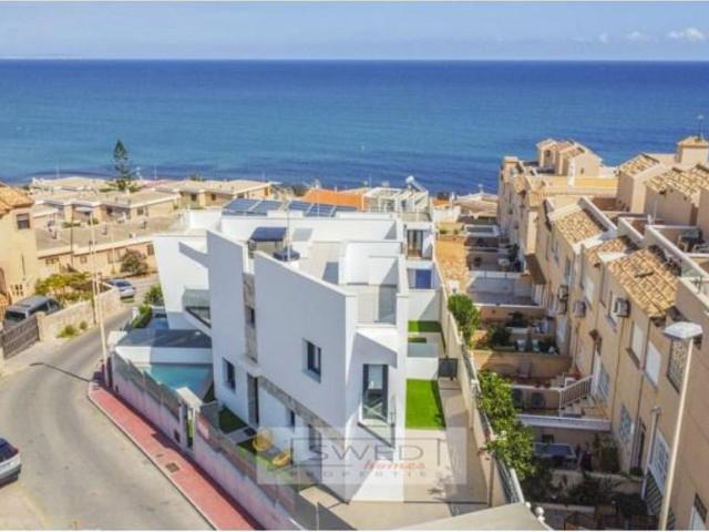 Vivienda de alto standing de 230 m2 en venta Los Europeos, Torrevieja, Comunidad Valenciana