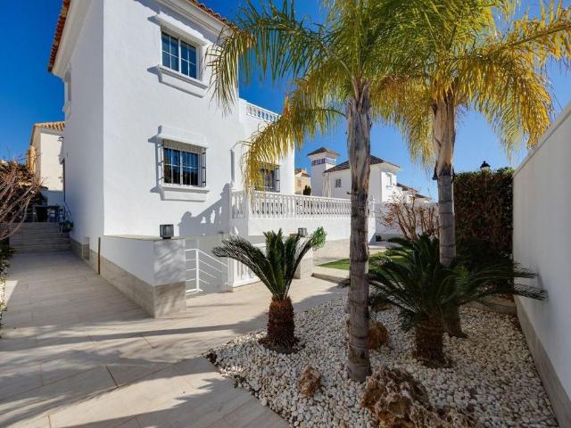 Vivienda exclusiva de 238 m2 en venta Playas de Orihuela, España
