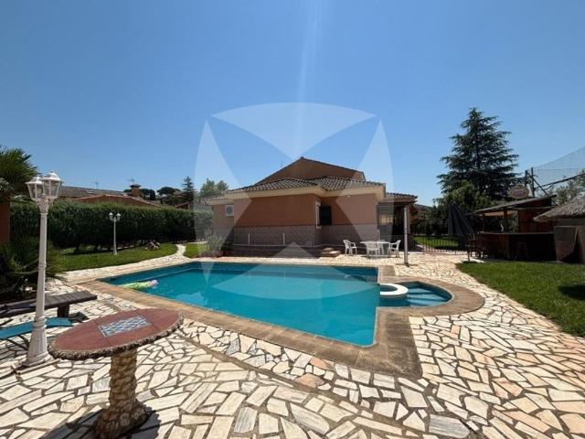 Vivienda exclusiva de 445 m2 en venta Badajoz, España