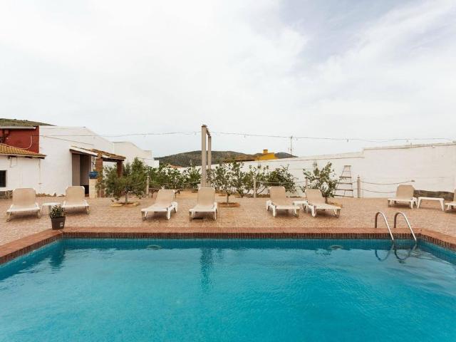 Vivienda exclusiva de 2500 m2 en venta Teba, España