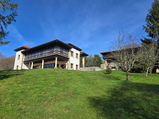 Vivienda de lujo de 493 m2 en venta Oviedo, Principado de Asturias