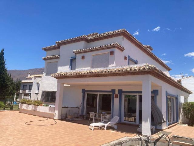 Vivienda de lujo de 400 m2 en venta Estepona, España