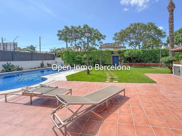 Vivienda de lujo de 508 m2 en venta Castelldefels, España