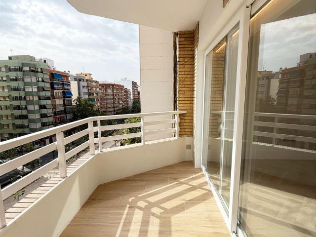 Vivienda de lujo reformada en Av General Marvá, Alicante