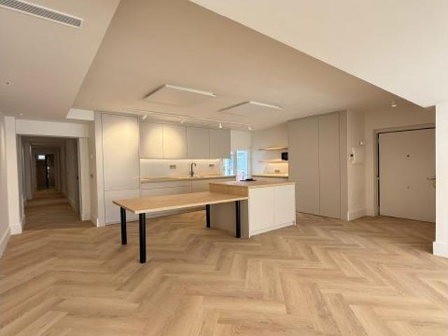 Vivienda de lujo reformada en Av General Marvá, Alicante