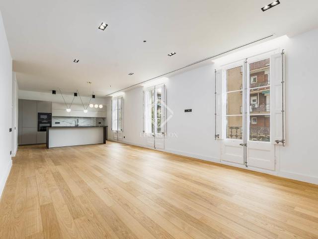 Vivienda de lujo totalmente reformada de 140 m² con un diseñ. 140m² Barcelona