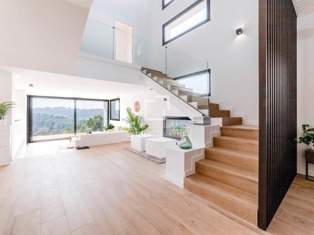 Vivienda de nueva construcción con diseño contemporáneo y ac. 208m² Canyelles