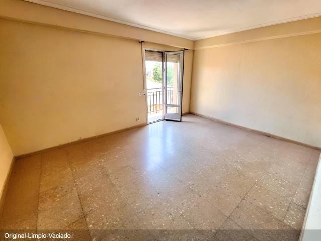 Vivienda económica de 3 dormitorios con balcón y orientación Este