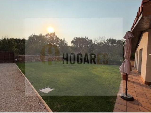 VIVIENDA EN UNA PLANTA CON 600 M2 DE PARCELA