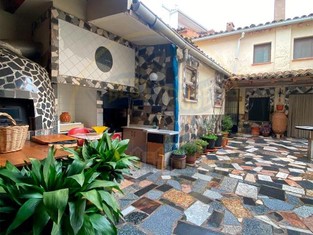 VIVIENDA EN VENTA EN VILLAR DE OLALLA CON PATIO Y GARAJE