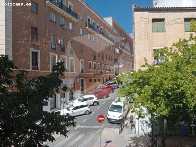 VIVIENDA EN VENTA EN LA ZONA DE COLON CON PLAZA DE GARAJE