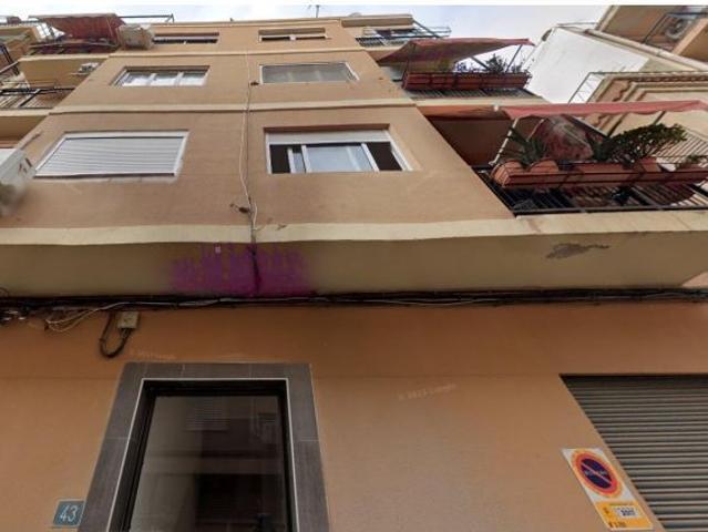 VIVIENDA EN ZONA CAROLINAS BAJAS. SIN COMISION DE AGENCIA