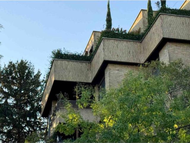 VIVIENDA EN ZONA EXCLUSIVA DE MADRID A REFORMAR DE 245 METROS CON AMPLIA TERRAZA GARAJE Y ZONAS VERDES