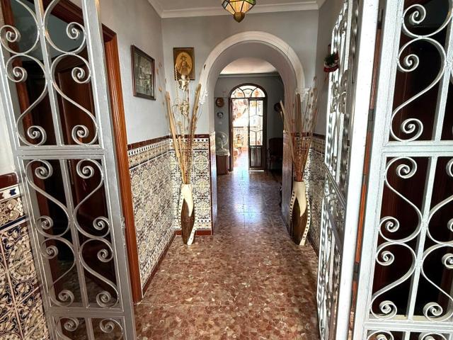 VIVIENDA EN ALMADÉN DE LA PLATA – ¡AMPLITUD Y COMODIDAD AL MEJOR PRECIO!