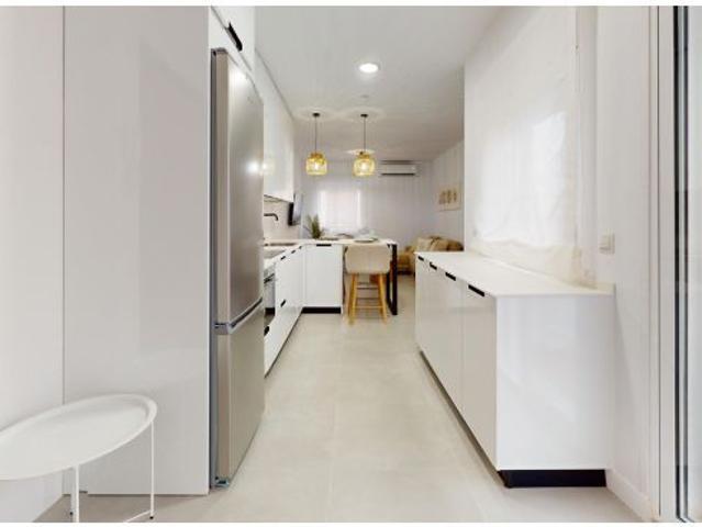 VIVIENDA EN ALQUILER, ESPECIAL PARA ESTUDIANTES, 3 DORMITORIOS, SALÓN COCINA, PATIO Y BAÑO COMPLETO!
