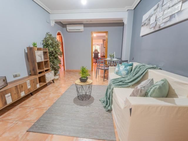 VIVIENDA EN CALLE AZORIN CENTRO