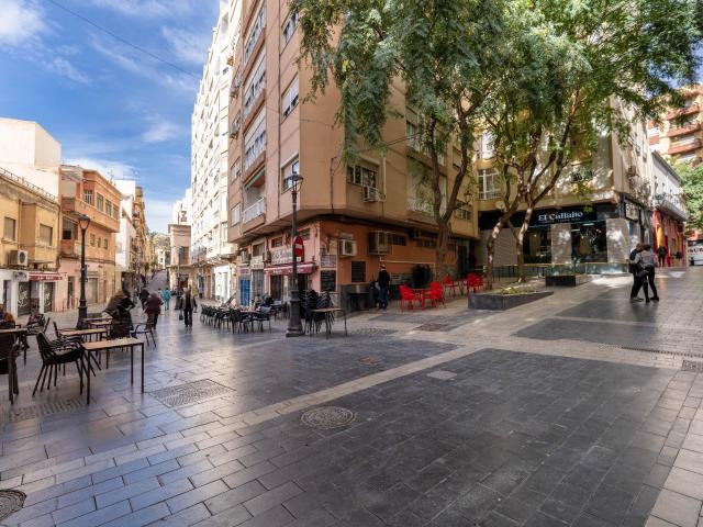 Vivienda en el centro de Almería para reformar