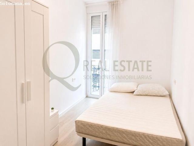 Vivienda en el corazón de Alicante con vigas vistas, balcones y terraza interior