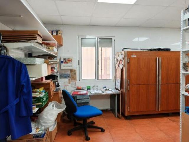 vivienda en esquina en pleno centro de Alicante – Ideal para vivir o invertir