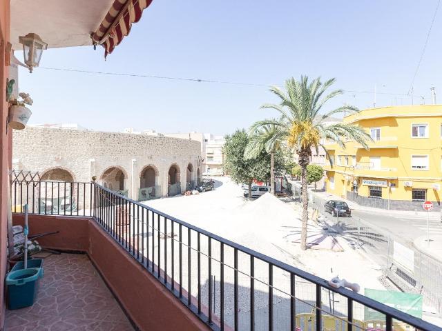Vivienda en esquina junto a la Plaza de Toros de Elda: ubicación con gran proyección