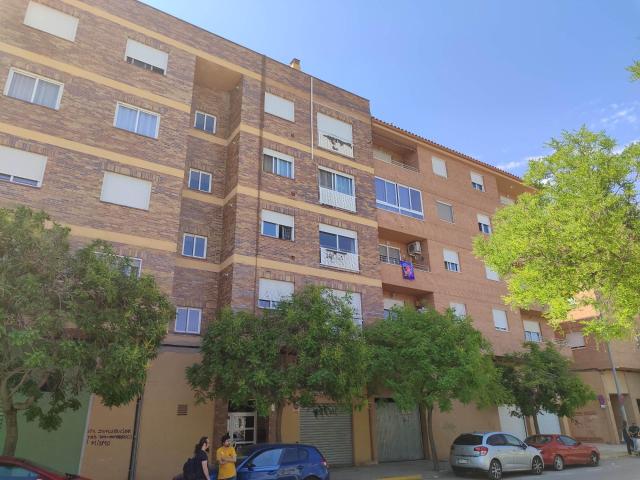 VIVIENDA EN EXCELENTE ESTADO DE DOS DORMITORIOS EN ZONA SUP 2 FRENTE A INSTITUTO HERMINIO ALMENDROS