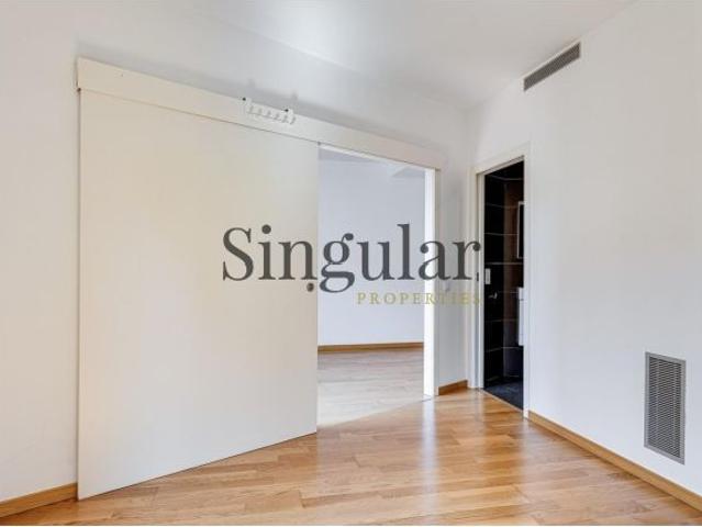 Vivienda en finca regia junto al Passeig de Gràcia