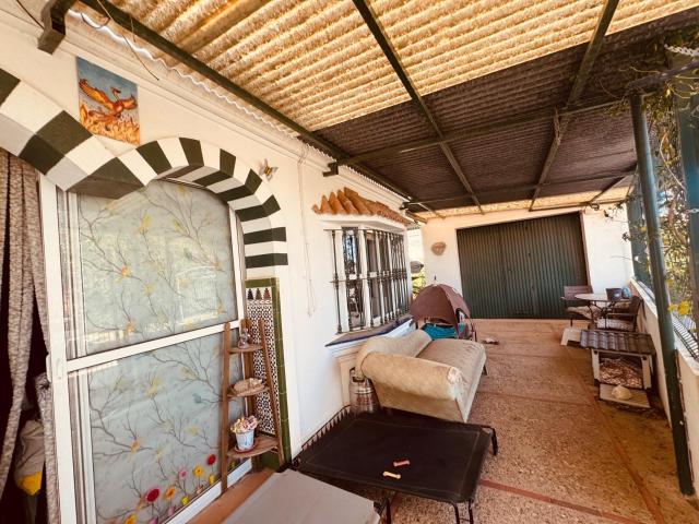 Vivienda en parcela de 2236m2. Zona El Palillejo