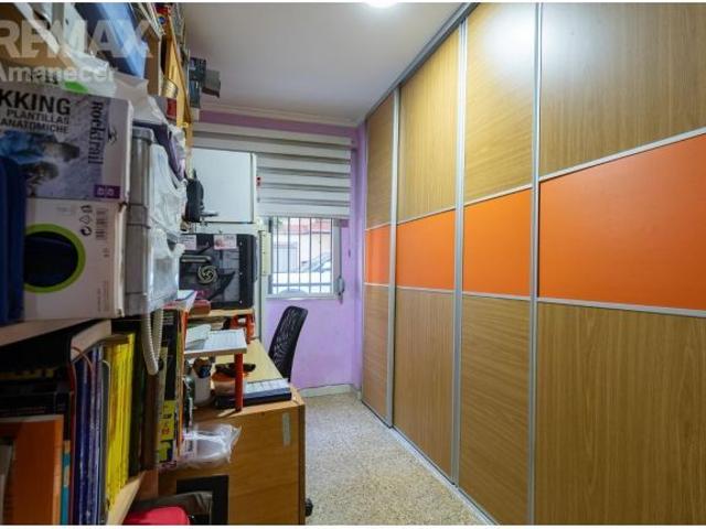 Vivienda en planta baja de 4 dormitorios en Nazaret Valencia, totalmente exterior y con gran poten