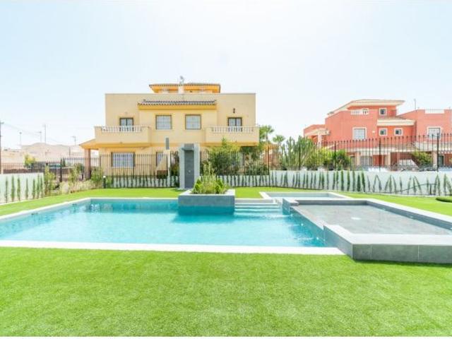 VIVIENDA EN PLANTA BAJA DE 3 DORMITORIOS EN LOS BALCONES