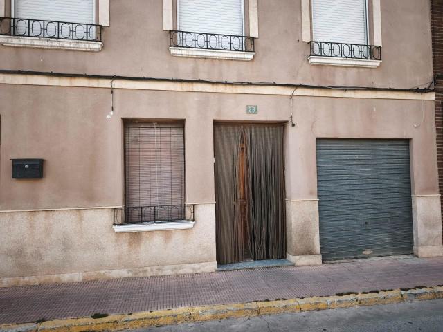 VIVIENDA EN PLANTA BAJA DISPONE DE UN GRAN PATIO