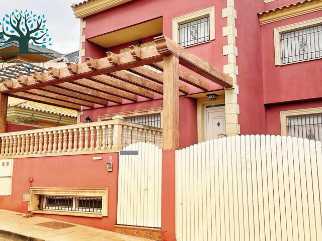 VIVIENDA ESPECIAL EN UNA DE LAS MEJORES ZONAS DE MAZARRÓN