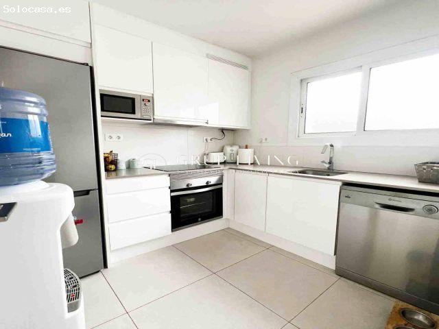 VIVIENDA ESQUINERA REFORMADA CON TERRAZA PRIVADA DE 50m2 Y VISTAS AL MAR
