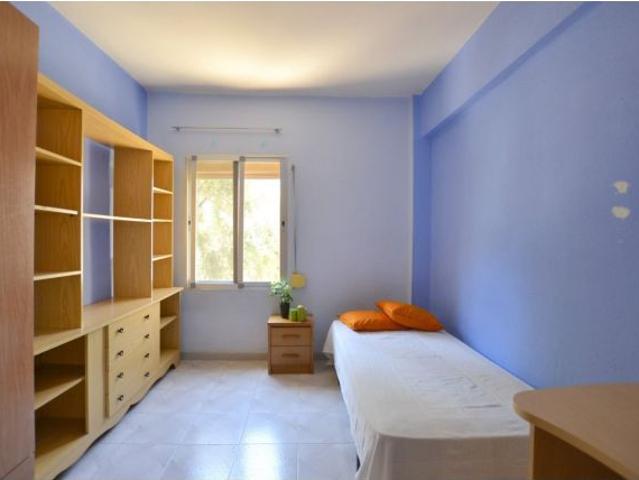 VIVIENDA ESQUINERA, TODO EXTERIOR, ASCENSOR