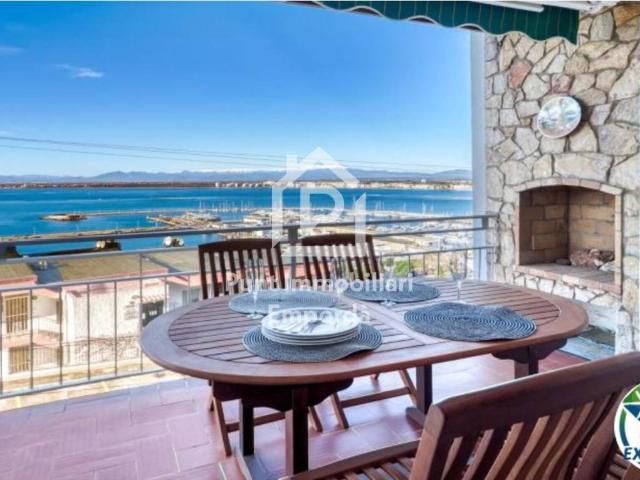 Vivienda exclusiva con vistas panorámicas al mar y al puerto de Roses