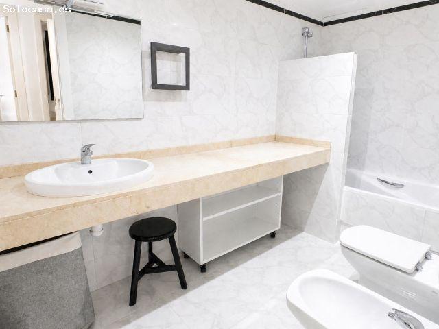 Vivienda exclusiva de 3 habitaciones, seminueva, con piscina comunitaria en zona Sagrada Familia de