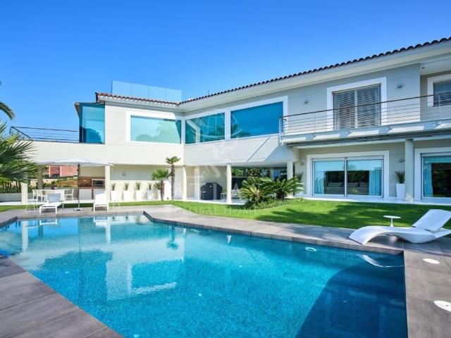 Vivienda exclusiva de 1387 m2 en venta San Pol de Mar, España