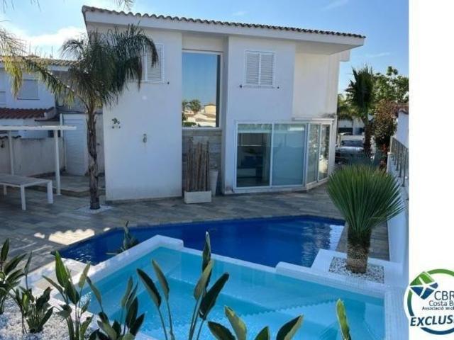 Vivienda exclusiva de 174 m2 en venta Empuriabrava, Cataluña