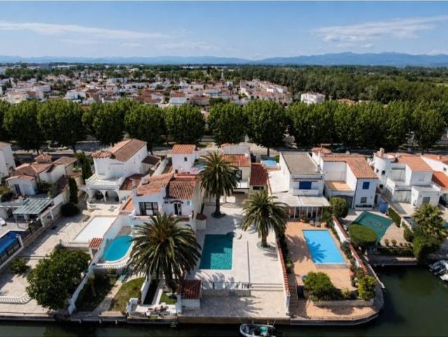 Vivienda exclusiva de 178 m2 en venta Empuriabrava, Cataluña