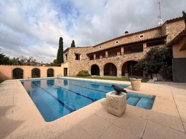 Vivienda exclusiva de 1712 m2 en venta Castelló d'Empúries, Cataluña