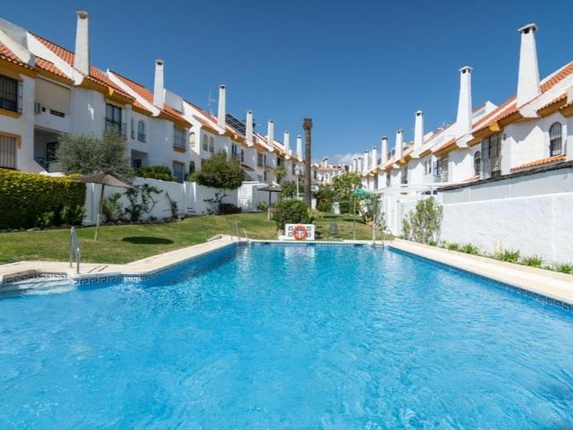 Vivienda exclusiva de 190 m2 en venta Atalaya Isdabe, Estepona, Málaga, Andalucía