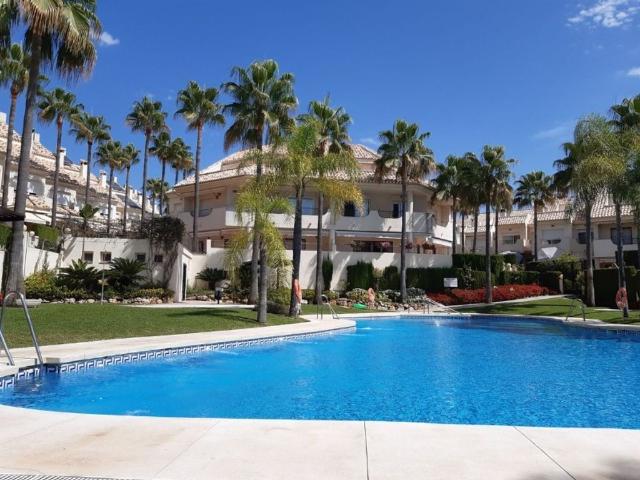 Vivienda exclusiva de 200 m2 en venta Costabella, Marbella, Málaga, Andalucía