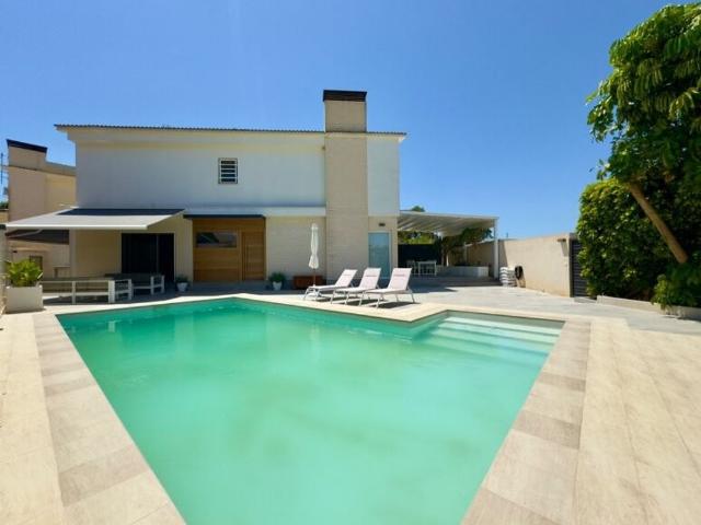 Vivienda exclusiva de 210 m2 en venta Alfaz del Pi, Comunidad Valenciana