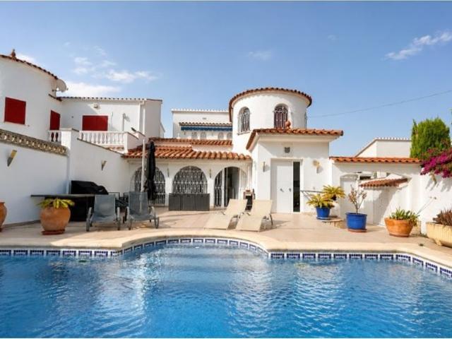 Vivienda exclusiva de 211 m2 en venta Empuriabrava, Cataluña