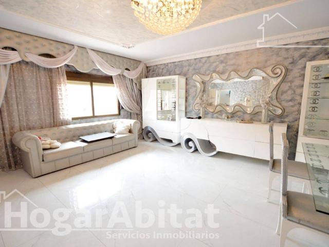 Vivienda exclusiva de 238 m2 en venta Alicante, España