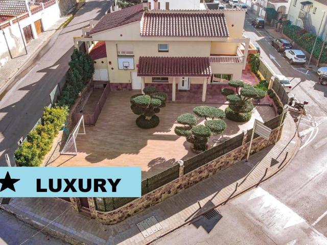 Vivienda exclusiva de 230 m2 en venta Rosas, España